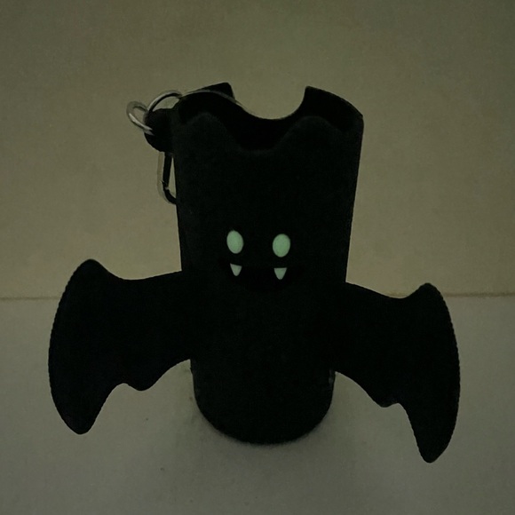 Bath & Body Works Bat Holds Their 3oz Hand Sanitizer Spray or 2.5oz Travel Mist - Picture 5 of 8